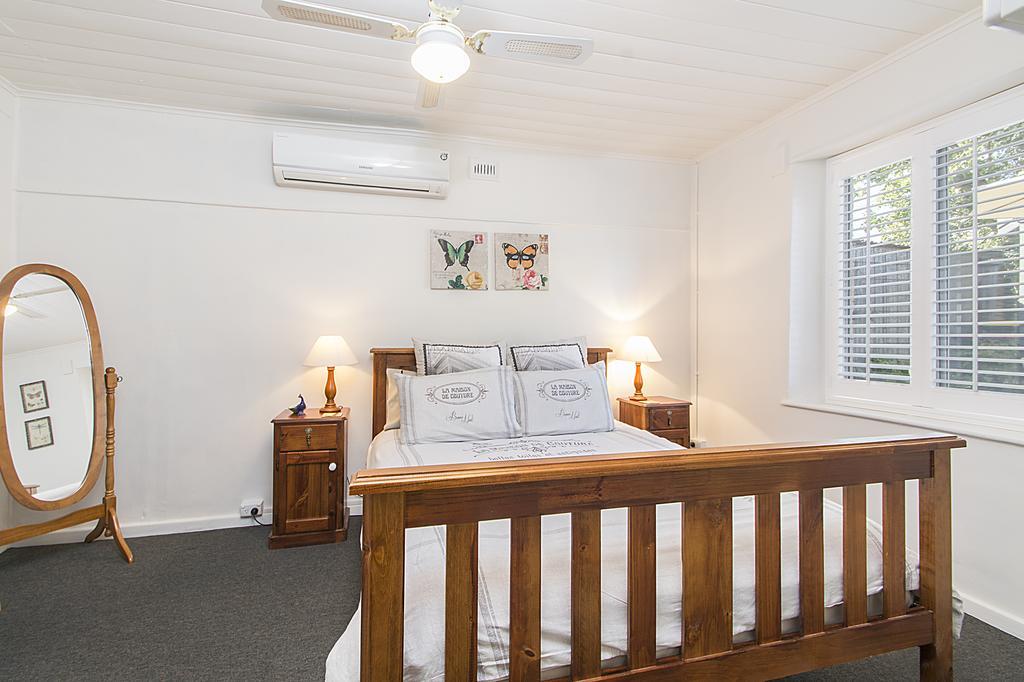 Stoneleigh Cottage Bed And Breakfastアンガストン エクステリア 写真
