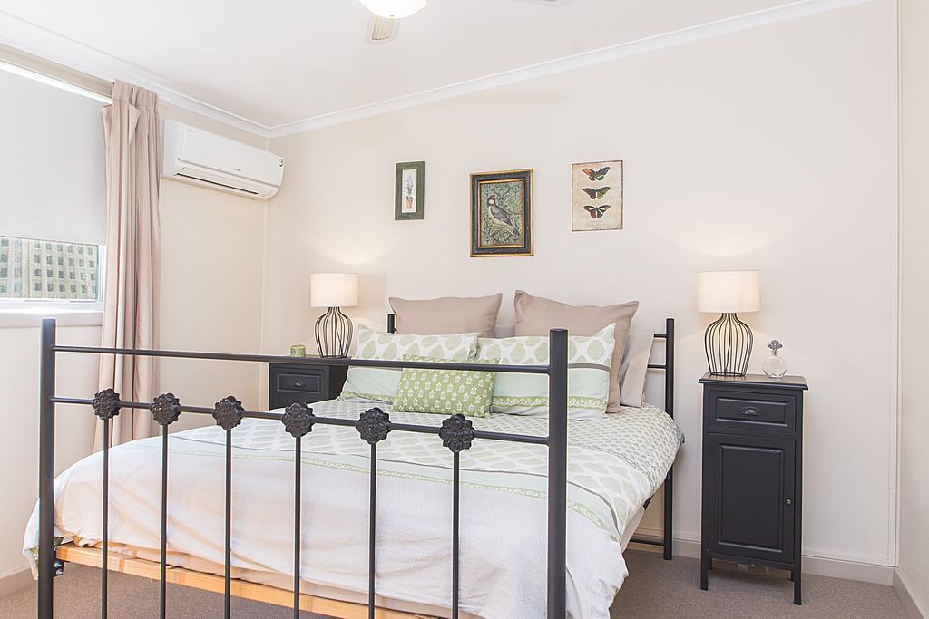 Stoneleigh Cottage Bed And Breakfastアンガストン エクステリア 写真