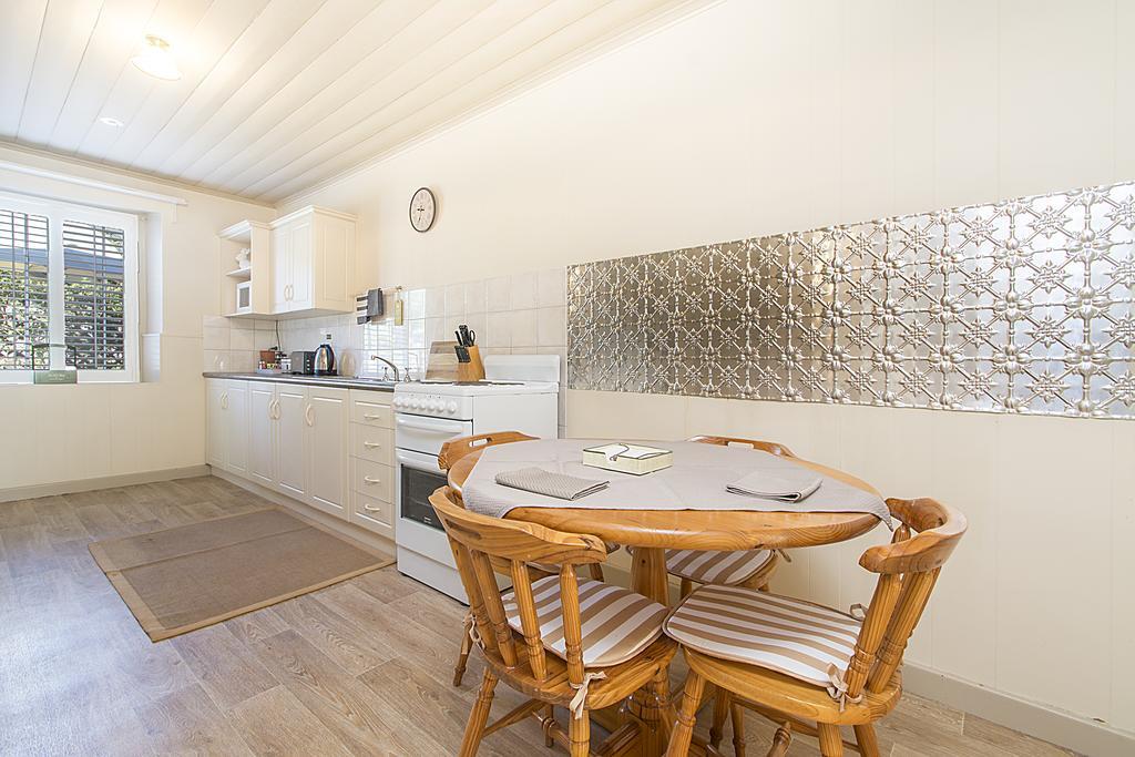 Stoneleigh Cottage Bed And Breakfastアンガストン エクステリア 写真